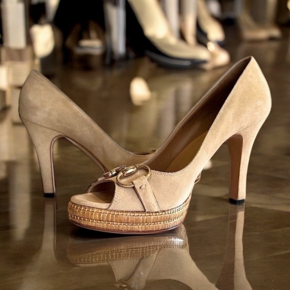 Vintage Gucci nubuck suede gold toned horse bit vintage high heels pumps SZ 9.5 - Picture 10 of 17